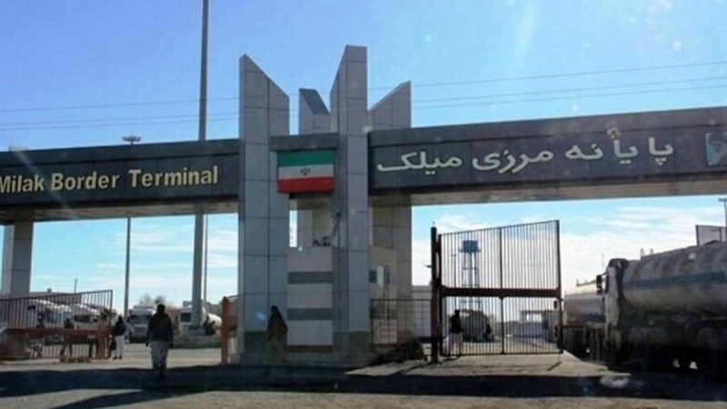 Iranpress: الجمارك الإيرانية: معبر ميلك على الحدود مع أفغانستان مفتوح