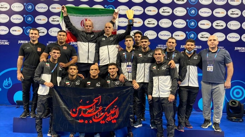 Iranpress: منتخب شباب ايران للمصارعة الحرة يتوج ببطولة العالم