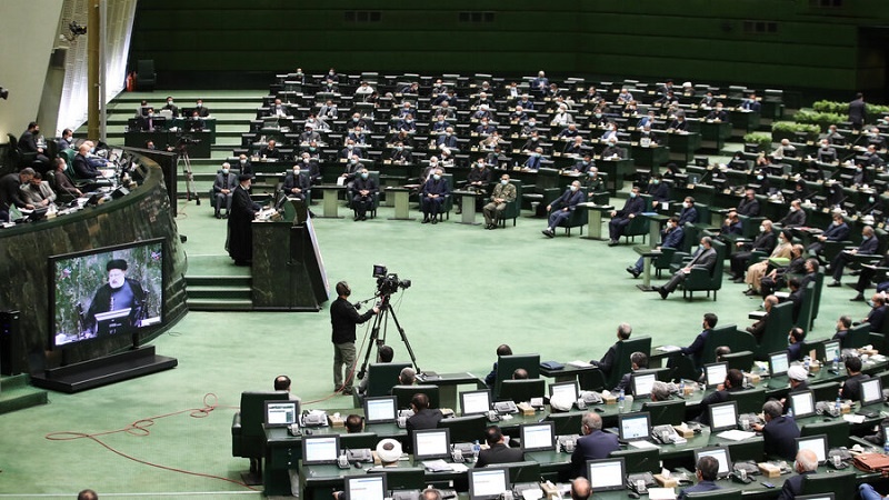 Iranpress: البرلمان الإيراني يمنح ثقته لـ 18 من المرشحين لتولى الوزارات بالحكومة المقبلة