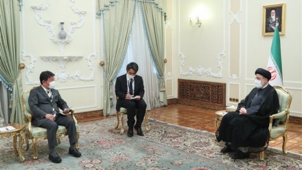 الرئيس الإيراني يستقبل وزير الخارجية الياباني
