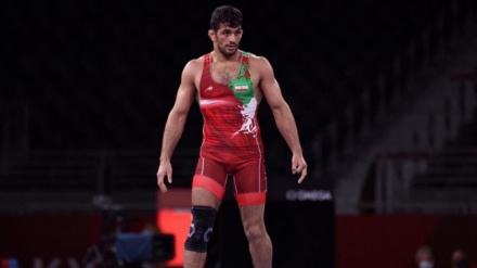 المصارع الإيراني حسن يزداني يحصد الفضية في الأولمبياد