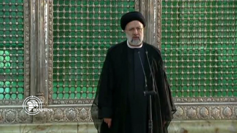 Iranpress: الرئيس الإيراني: خدمة الشعب كانت تحظى بأهمية خاصة عند الإمام الخميني