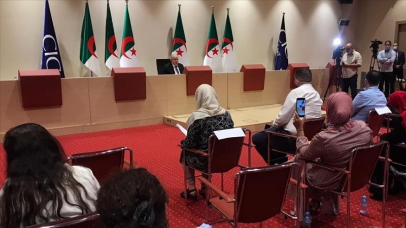 Iranpress: الجزائر تقطع علاقاتها الدبلوماسية مع المغرب