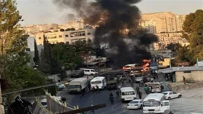 Iranpress: انفجار باص عسكري بدمشق واستشهاد شخص وإصابة 3 آخرين