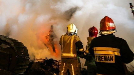 ویدیویی از تلاش آتش‌نشان‌ها برای خاموش کردن آتش‌سوزی