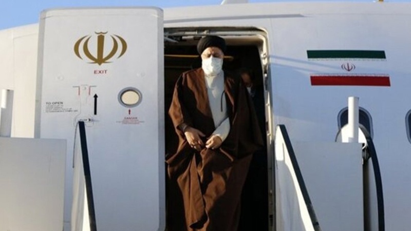 Iranpress: رئيسي يعود إلى طهران