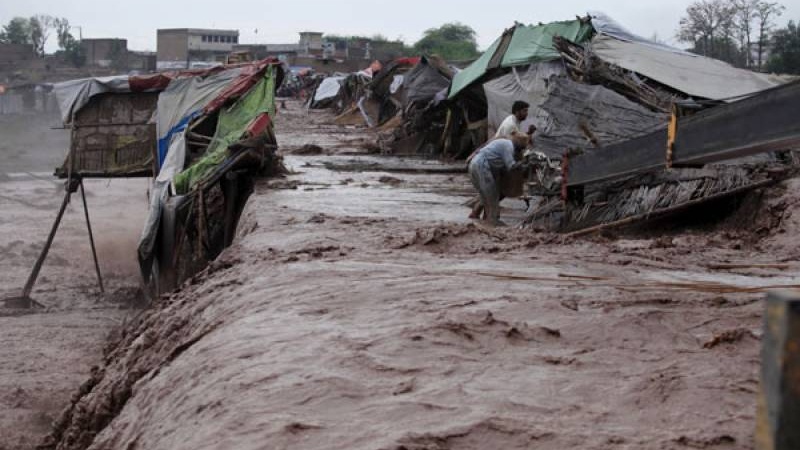 Iranpress: مصرع 19 شخصا جراء موجة أمطار غزيرة في باكستان
