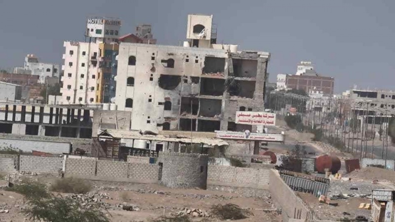 Iranpress: تحالف العدوان السعودي يواصل قصف الأحياء السكنية في اليمن