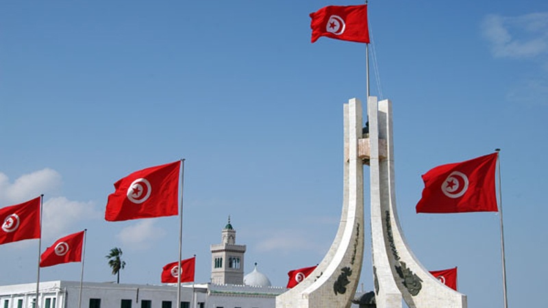 Iranpress: خمسة أحزاب تونسية يرفض تعليق الدستور
