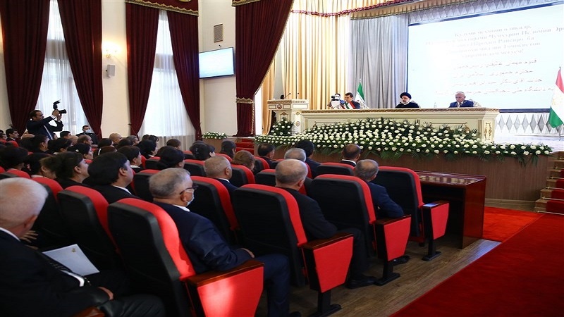 الرئيس الايراني يؤكد ضرورة تعزيز العلاقات الجامعية مع طاجيكستان