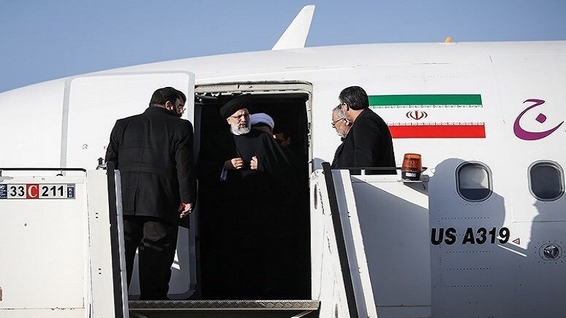 Iranpress: رئيس الجمهورية يغادر إلى طاجيكستان