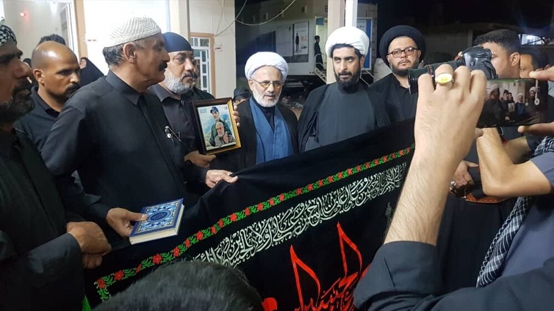Iranpress: إيران تقدر 300 من أصحاب خادم المواكب الحسينية العراقية بهدايا ثقافية