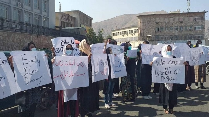 Iranpress: مظاهرة النساء الأفغانيات في كابول لليوم الثاني على التوالي