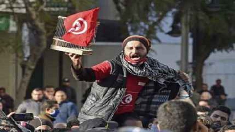 تظاهرات في تونس بين داعمي قرارات قيس سعيد والمعارضين لها