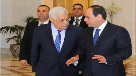 الرئيس عباس يصل القاهرة على رأس وفد من قيادته