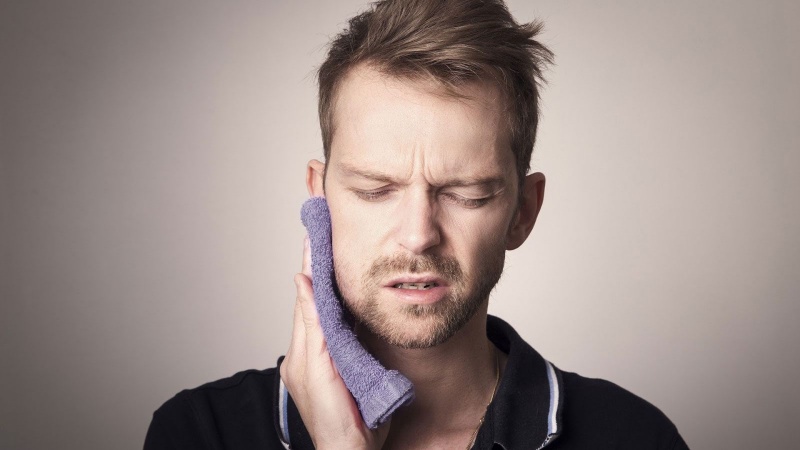 Iranpress: 6 علاجات منزلية للتسكين الفوري لألم الأسنان