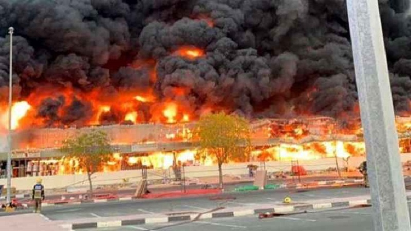 Iranpress: حريق ضخم بمصنع للإطارات في الإمارات 