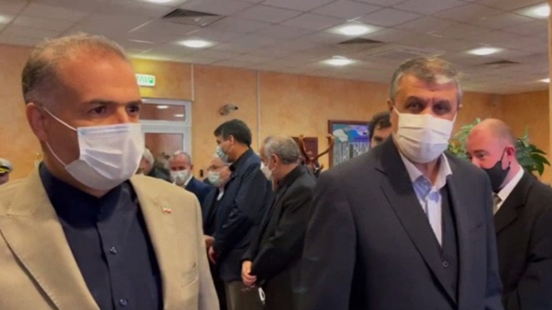 Iranpress: رئيس منظمة الطاقة الذرية الإيرانية يصل إلى موسكو + فيديو