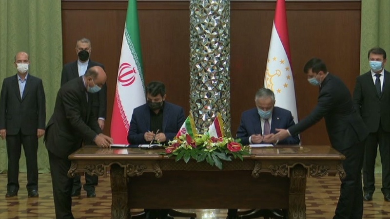 Iranpress: توقيع ثماني وثائق للتعاون بين إيران وطاجيكستان