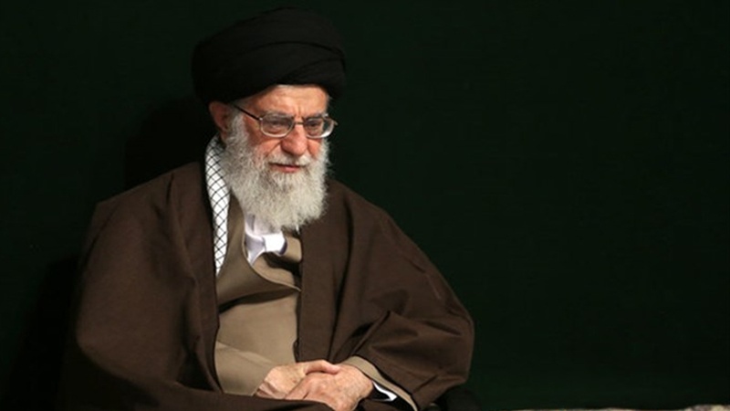 Iranpress: قائد الثورة يعزي عائلة اليافع الإيراني البطل من مدينة ايذه بوفاته