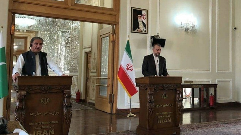 Iranpress: وزير الخارجية : طهران تؤيد تشكيل حكومة شاملة بمشاركة جميع الاطياف في أفغانستان 