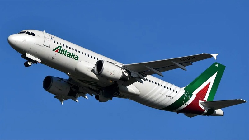 Iranpress: الأزمة الاقتصادية في إيطاليا.. إغلاق شركة الطيران ‘أليطاليا’