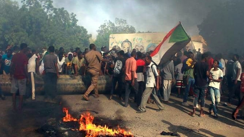 Iranpress: قتلى وجرحى في أول يوم من الاحتجاجات في السودان