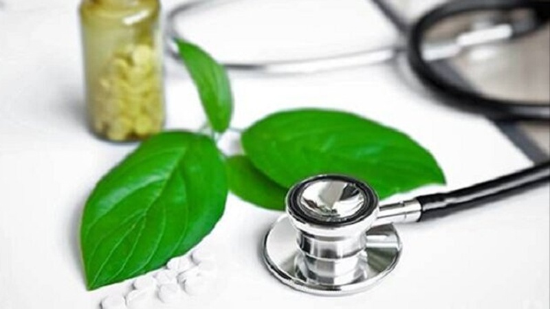 Iranpress: إيران تحتل المرتبة الرابعة عالميًا في إنتاج علم الطب التقليدي