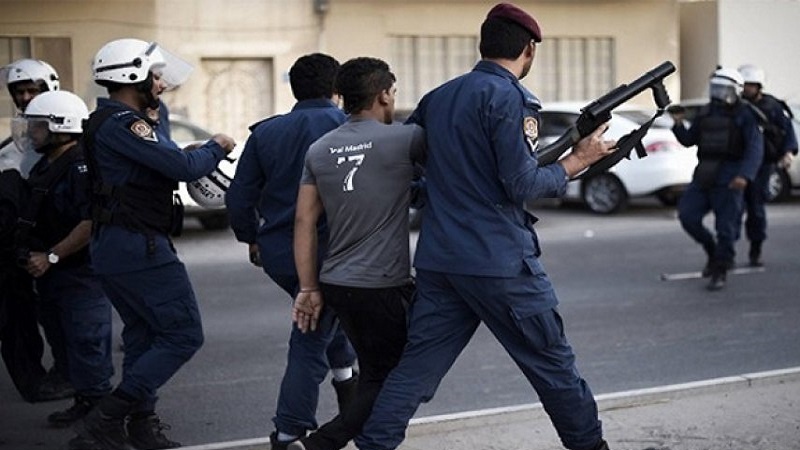 Iranpress: السلطات البحرينية تعتقل شابين بحرينيين آخرين