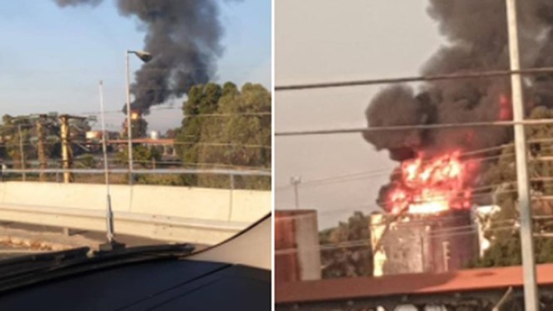 Iranpress: اندلاع حريق هائل داخل منشآت نفطية في جنوب لبنان