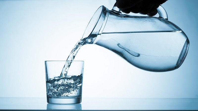 Iranpress: ماهي فائدة شرب الماء قبل النوم؟