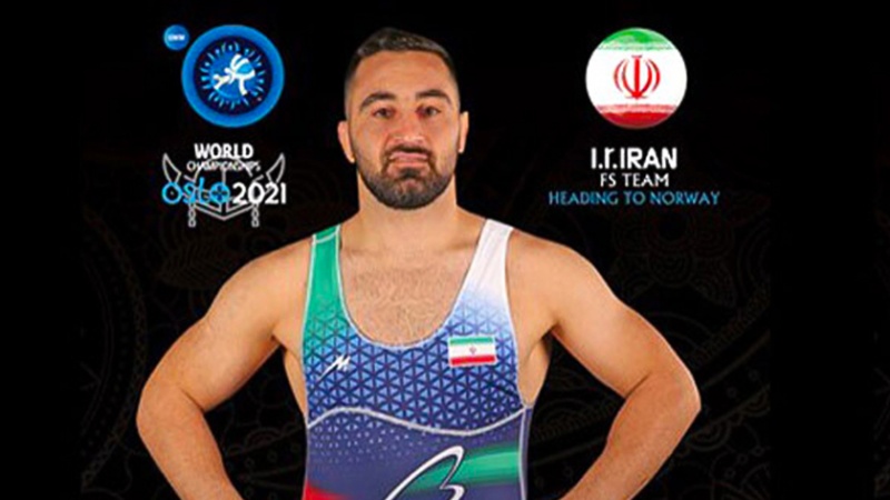 Iranpress: مصارع إیراني يتقلد الميدالية البرونزية في بطولة العالم
