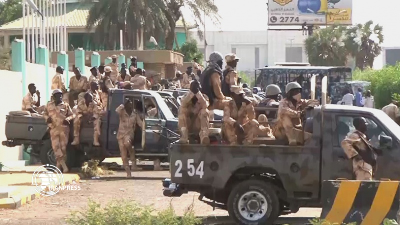 Iranpress: الشعب السوداني يصر على تسليم السلطة للمدنيين