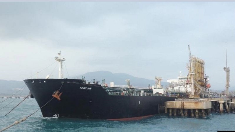 Iranpress: وصول ناقلة وقود إيرانية ثالثة للبنان إلى ميناء بانياس السوري