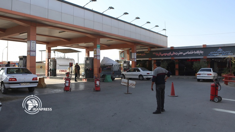 Iranpress: توقف عمل محطات الوقود في مختلف أنحاء إيران لساعات نتيجة هجوم سيبراني