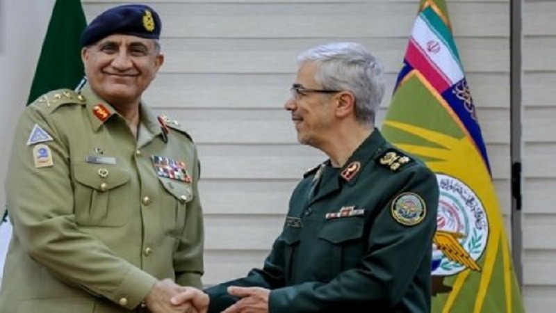 Iranpress: اللواء باقري يلتقي قائد الجيش الباكستاني