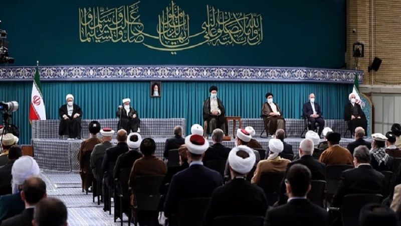 Iranpress: قائد الثورة يستقبل المشاركين في المؤتمر الدولي للوحدة الإسلامية