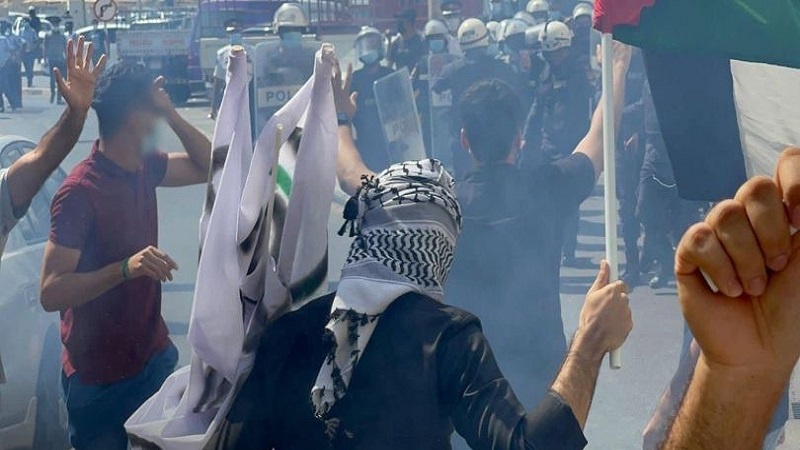 Iranpress: السلطات البحرينية تقمع مسيرة منددة بافتتاح سفارة كيان الاحتلال