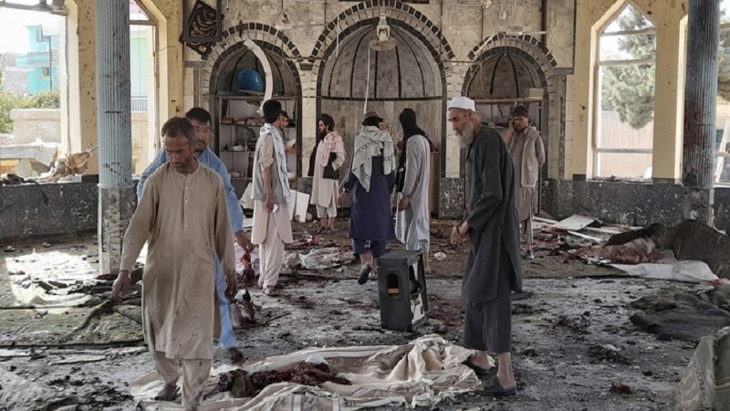 Iranpress: شاهد بالصور وبالفيديو..استشهاد 62 وجرح 68 آخرين جراء انفجار داخل حسينية في قندهار جنوبی أفغانستان