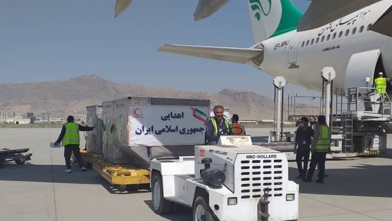 Iranpress: إرسال طائرة مساعدات إيرانية إلى أفغانستان لإغاثة جرحى الهجوم الإرهابي