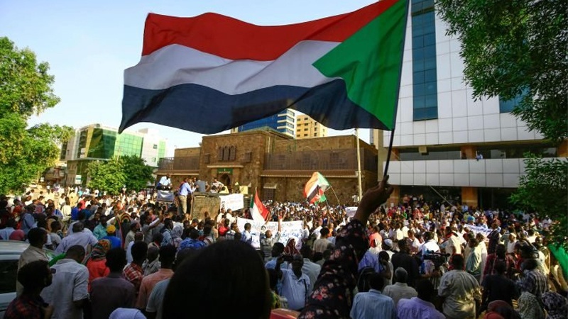 Iranpress: مظاهرات حاشدة في العاصمة السودانية لإسترداد الثورة
