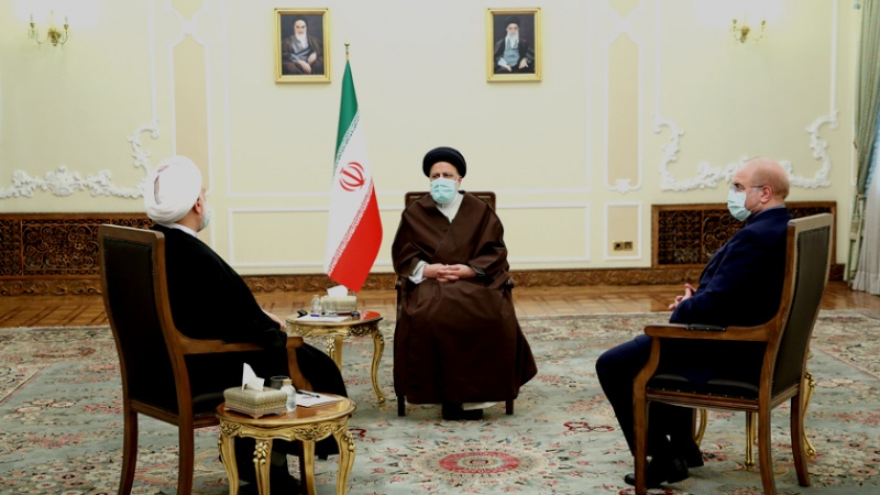 Iranpress: تأكيد رؤساء السلطات الثلاث على ضرورة استمرار التعاون للنهوض بالبلاد