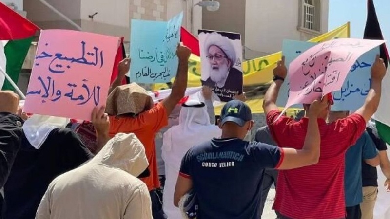 Iranpress: البحرينيون يتظاهرون احتجاجا على تطبيع العلاقات مع الكيان الصهيوني