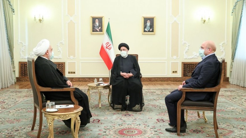 Iranpress: اجتماع رؤساء السلطات الثلاث في إيران