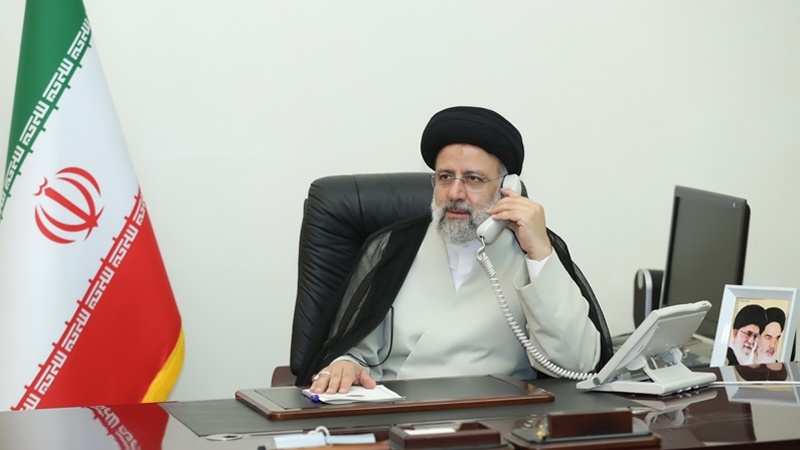 Iranpress: الرئيسي الإيراني يؤكد للكاظمي دعم طهران لاستقلال العراق وسيادته