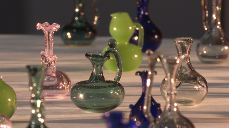 Iranpress: أول معرض للمنحوتات الزجاجية
