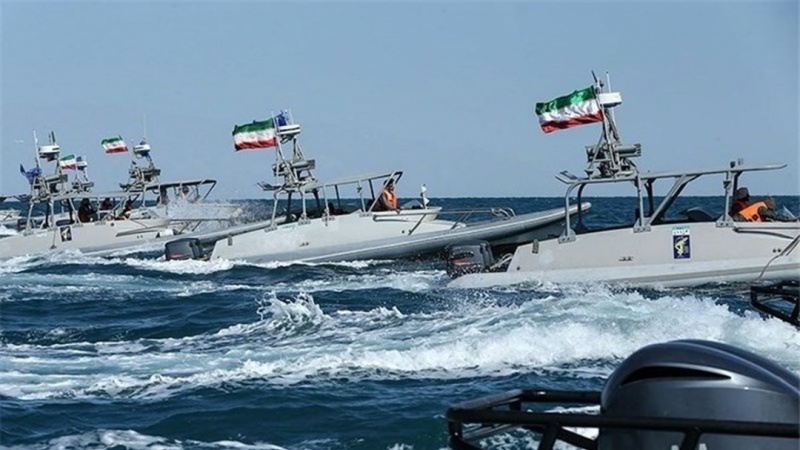 Iranpress: احباط محاولة أمريكية لسرقة النفط الإيراني في بحر عمان 