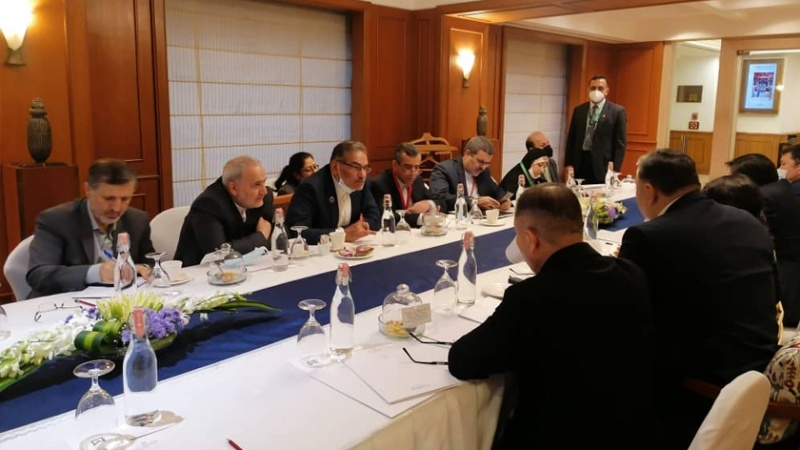 Iranpress: شمخاني يؤكد على أهمية تعزيز العلاقات الثنائية مع قرغيزيا 