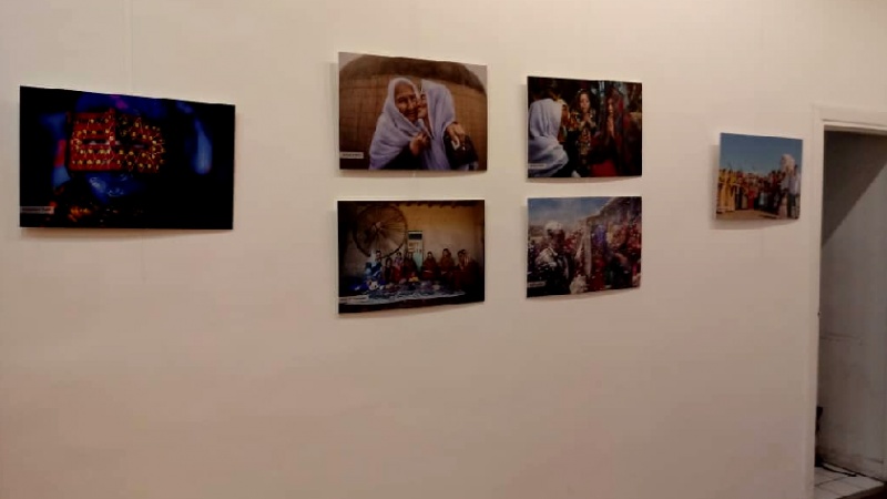 Iranpress: معرض صور " الشعب الإيراني" في باريس