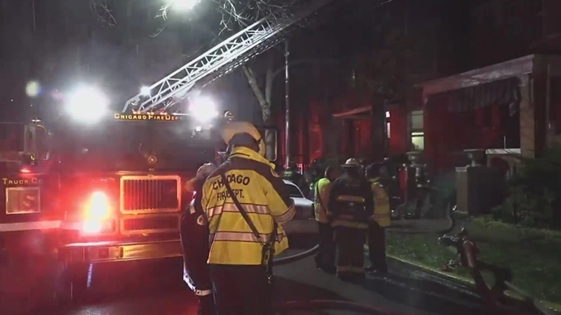 Iranpress: مقتل وإصابة 3 أشخاص إثر اندلاع حريق في مبنى في شيكاغو 